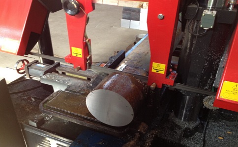 市中卧式带锯床加工时出现明显振荡如何排查？